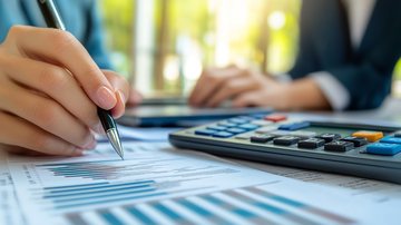 Aposentado também pode ter de pagar imposto de renda - Envato