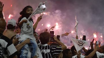 sinalizadores em partida de futebol - Estadão Conteúdo