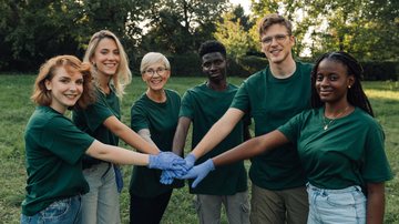 Conheça três ideias de voluntariado que aliam propósito, aprendizado e transformação - Foto: Envato Elements
