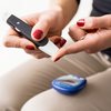 Escolas e locais de trabalho devem ter disponível e permitir o uso de sistema de monitoramento contínuo de glicose - Adobe Stock