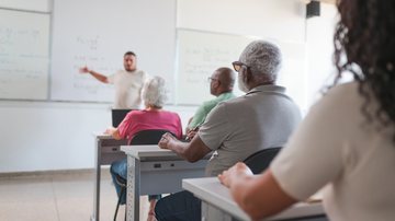 Plataforma chamada de CadEJA tem como objetivo facilitar o acesso à matrícula de jovens e adultos em todo o País - AdobeStock