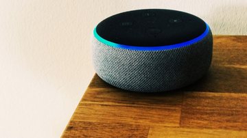 O comando “Alexa, quais são as notícias do dia” pode trazer diversas informações em resumo, todas retiradas de portais jornalísticos do País - Foto: Envato Elements/fsyfe