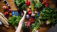 Incluir esses alimentos à sua dieta é eficaz especialmente em pessoas com predisposição genética ou sintomas de depressão. - Foto: Envato Elements