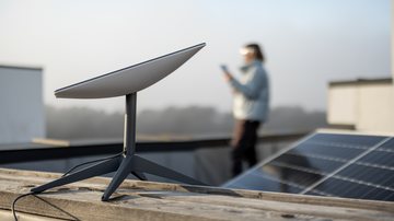 A Starlink, empresa de internet por satélite da SpaceX, começou a comercializar no Brasil sua nova antena portátil - Foto: Envato Elements