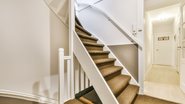 Com pequenos ajustes no dia a dia, é possível tornar a casa um ambiente mais seguro para todos - Foto: Envato Elements