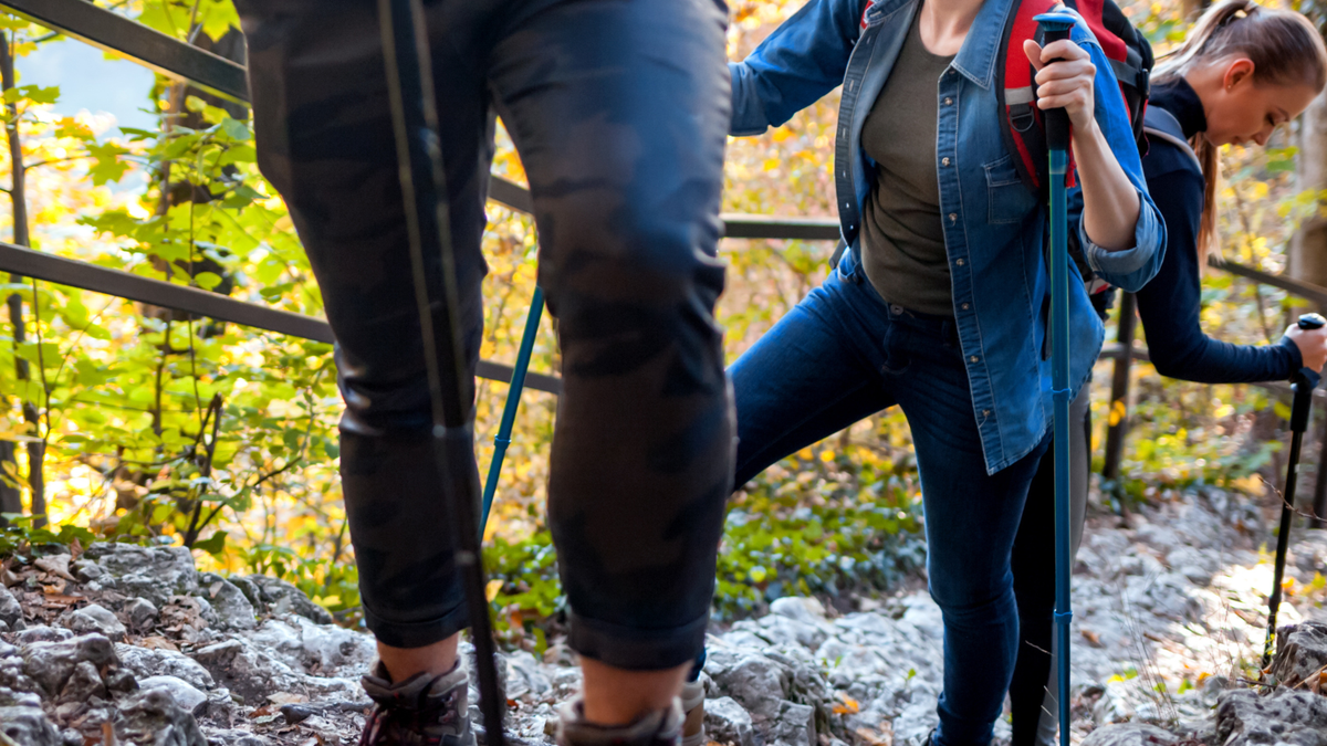 A caminhada, mais uma vez, surge como aliada da saúde. - Foto: Envato Elements