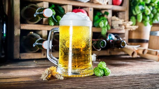 Estudos demonstraram que a cerveja sem álcool aumenta a diversidade bacteriana no intestino - Foto: Envato Elements/Shaiith