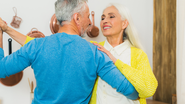 Dançar traz diversos benefícios em todas as idades - Foto: Envato Elements