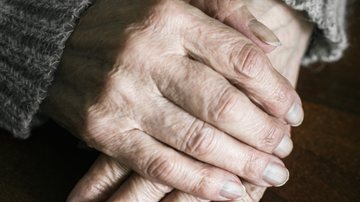 Com a proposta de assegurar dignidade, cidadania e qualidade de vida, o conjunto de normas promove a inclusão da população idosa - Envato