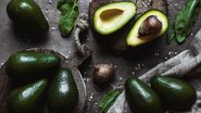 O abacate contém um poderoso antioxidante que atua em compostos potencialmente cancerígenos - Foto: Envato Elements/serbogachuk