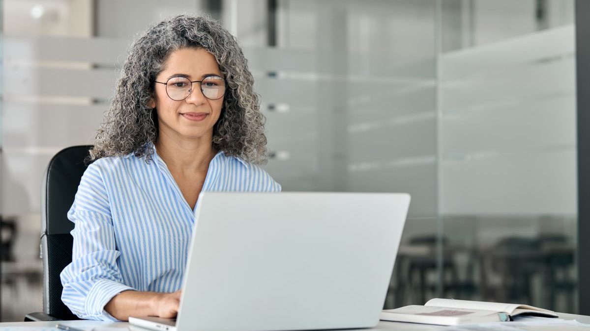 60% dizem que não conseguem aplicar no dia a dia o que aprendem por meio dos programas de educação corporativa oferecidos por suas empresas. - Envato