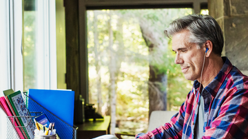A busca por aprendizado e crescimento pessoal não tem idade - Foto: Envato Elements/Mint_Images