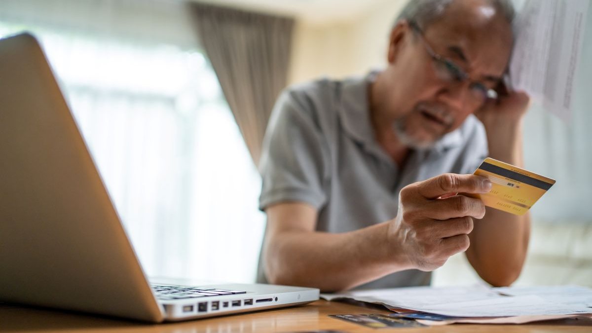De modo geral, o índice aponta que quatro em cada dez brasileiros adultos estavam negativados em março - envato