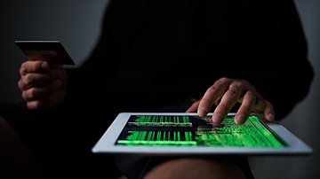 As televisões não têm defesa semelhante a do computador, como antivírus, por isso estão mais dispostas a ataques - Envato