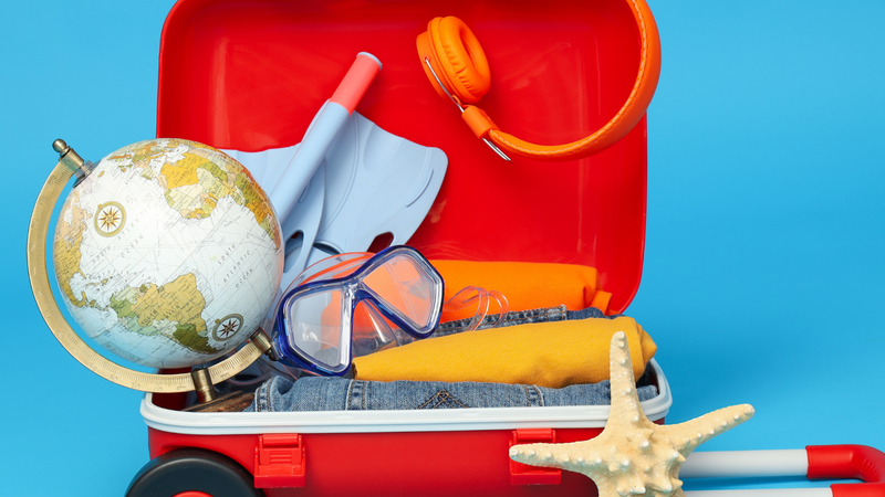Viajar somente com uma mala de mão é possível com planejamento - Foto: Envato Elements