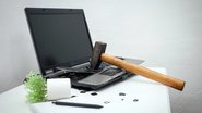 Muita calma nessa hora, computador dá para arrumar com serviços especializados - Envato