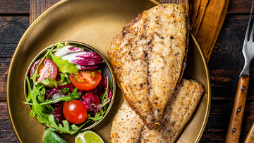 Muitas famílias brasileiras mantêm a tradição de substituir a carne vermelha pelo peixe - Foto: Envato Elements/composter-box