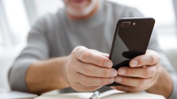 Ler pelo celular pode ser muito prático - Envato
