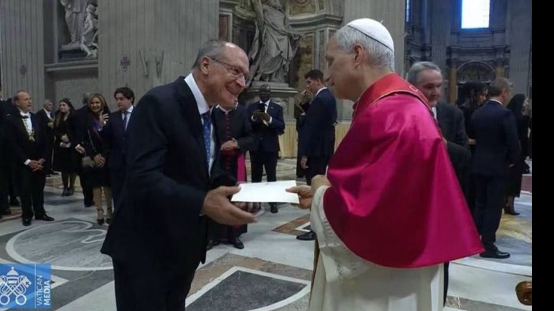 Alckmin entrega convite ao Papa Leão XIV - Vatican Media
