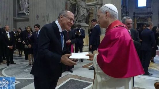Alckmin entrega convite ao Papa Leão XIV - Vatican Media