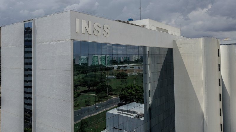 Segundo o INSS, 41 entidades colhiam descontos automáticos dos beneficiários, por meio da falsificações - Rafa Neddermeyer/Agência Brasil