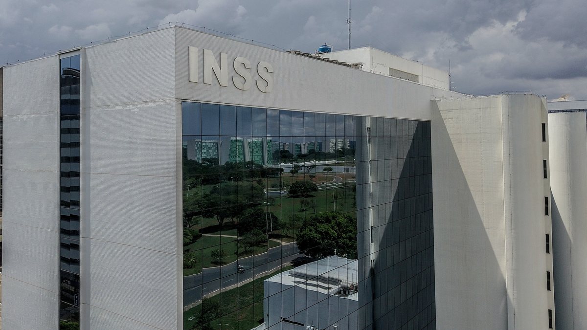 Segundo o INSS, 41 entidades colhiam descontos automáticos dos beneficiários, por meio da falsificações - Rafa Neddermeyer/Agência Brasil