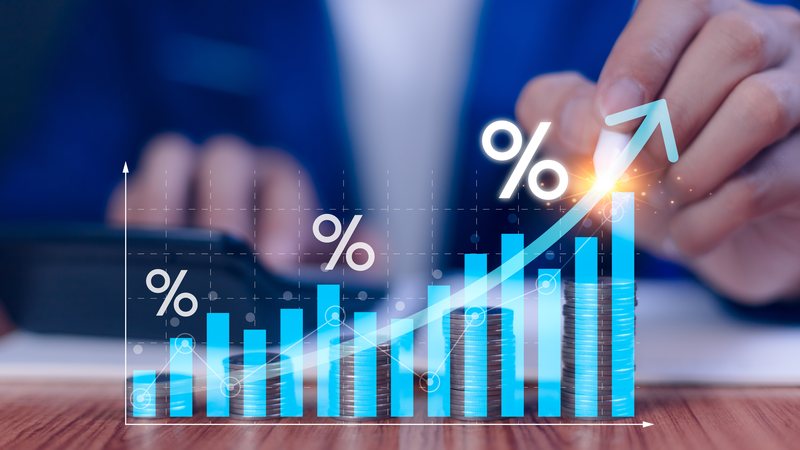 A taxa de juros sobe 0,50 ponto porcentual, conforme decisão do Copom - Envato