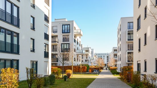 O levantamento da CBIC traz dados de comercialização de imóveis residenciais novos em 221 cidades - Adobe Stock