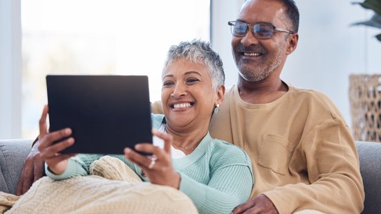 Portal Viva é focado no público 50+, com informações selecionadas e acompanhamento diário - Adobe Stock