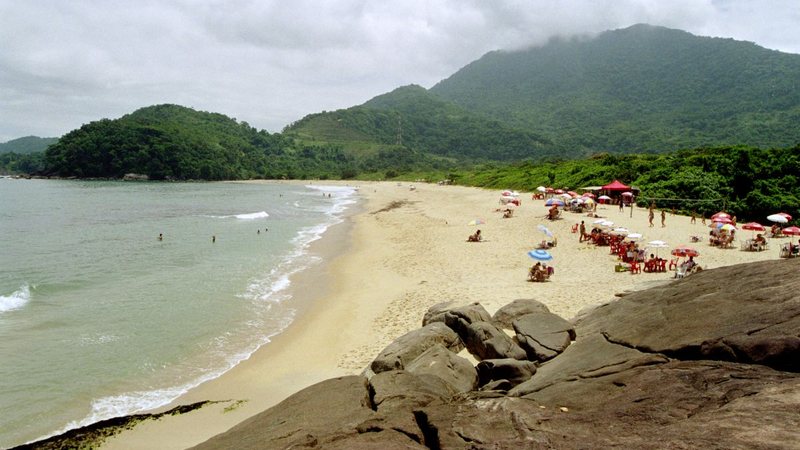 No litoral norte, uma praia em Ubatuba aparece duas vezes na lista da Cetesb com bandeira vermelha, em razão de sua extensão - Estadão Conteúdo