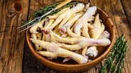 A carne de frango, especialmente a com pele e cartilagens, contém bastante colágeno - Foto: Envato Elements/composter-box