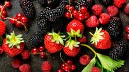 Exemplos de frutas com alto teor de antioxidantes, que protegem o cérebro contra danos e colaboram na prevenção da depressão - Foto: Envato Elements