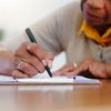 Pesquisa avalia as competências de leitura, escrita e matemática em situações cotidianas da população e revela que índice está estagnado há seis anos - Envato