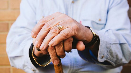 Investir em comunicação acessível e em tecnologias como a telemedicina pode facilitar ainda mais o acesso aos serviços - Foto: Envato Elements