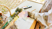 Criar algo com as próprias mãos pode trazer benefícios profundos para a saúde mental. - Foto: Envato Elements