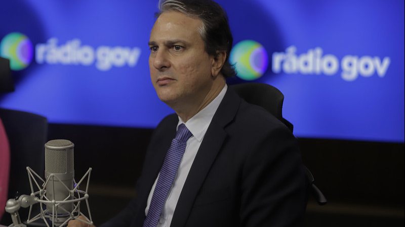 O ministro da Educação Camilo Santana anuncia mais R$ 400 milhões para universidades - Joédson Alves/Agência Brasil