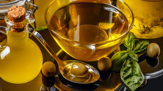 Esse óleo vegetal é uma alternativa mais barata e saudável ao azeite. - Foto: Envato Elements