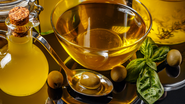 Esse óleo vegetal é uma alternativa mais barata e saudável ao azeite. - Foto: Envato Elements