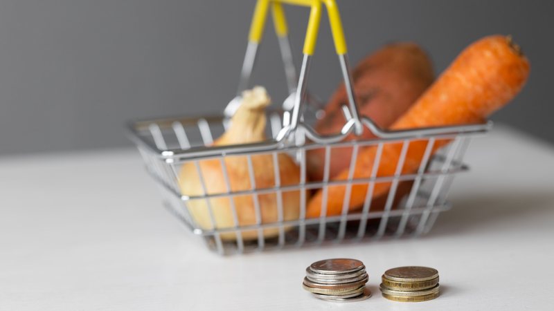 Segundo pesquisa da NielsenIQ, os consumidores brasileiros estão recorrendo com mais frequência às marcas próprias das varejistas - Foto: Envato Elements