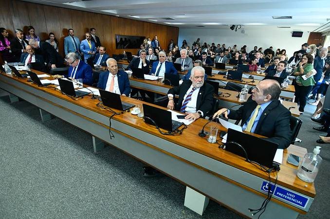 Com a mudança, quem for eleito em 2030 terá um mandato de quatro anos, para coincidir as eleições em 2034, sem direito à reeleição - Foto: Geraldo Magela/Agência Senado