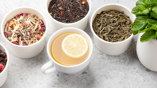 Chás medicinais podem ser aliados valiosos para melhorar a qualidade do sono - Foto: Envato Elements