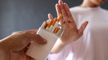 A pesquisa considera a associação entre tabagismo e enfarte, AVC, DPOC e câncer de pulmão - Envato
