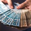 O levantamento mais recente estima mais de 15 milhões de pessoas categorizadas como endividadas de risco - Envato