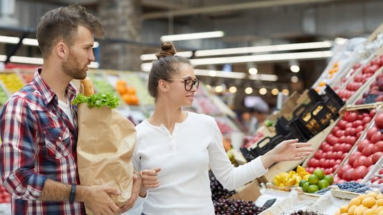 Preço da cesta de 35 produtos subiu 0,82% em abril, passando de R$ 812,54 para R$ 819,20, segundo levantamento da Abras - Envato