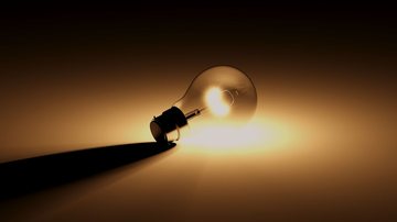 Isenção das contas de luz poderá beneficiar cerca de 60 milhões de brasileiros - Foto: Canva