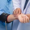O uso inteligente dos dados permite que profissionais de saúde acompanhem a evolução dos pacientes em tempo real - Envato Elements
