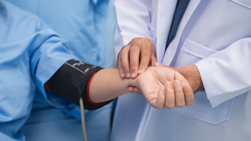 O uso inteligente dos dados permite que profissionais de saúde acompanhem a evolução dos pacientes em tempo real - Envato Elements