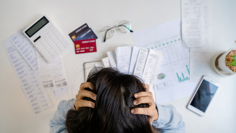 Lei permite que idosos superendividados renegociem suas contas - Foto: Envato Elements