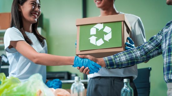 Cerca de 30% de todo o "lixo" é composto de materiais recicláveis como papel, vidro, plástico e latas, e todos esses materiais têm valor - Foto: Envato Elements