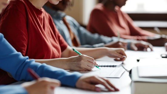 As inscrições do Enem 2025 vão até 6 de junho no site no Instituto Nacional de Estudos e Pesquisas Educacionais Anísio Teixeira (Inep) - Envato